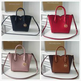 Picture of Michael Kors Lady Handbags _SKUfw106631716fw